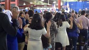WATCH: Nearly 400 people become U.S. citizens at Illinois State Fair