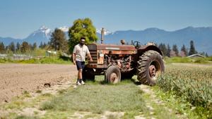 U.S. farmers struggling with high price of fuel, fertilizer as bankruptcies rise