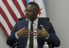 Chicago group says Illinois officials break laws as they blast Trump Chicago group says Illinois officials break laws as they blast Trump