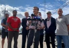 Gubernatorial candidate calls for reason, peace outside Illinois ICE facility Gubernatorial candidate calls for reason, peace outside Illinois ICE facility