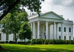 Federal court backs union on feds' partisan emails