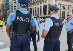 Officials, police criticize Chicago ICE stand-down; CPD says officers responded Officials, police criticize Chicago ICE stand-down; CPD says officers responded